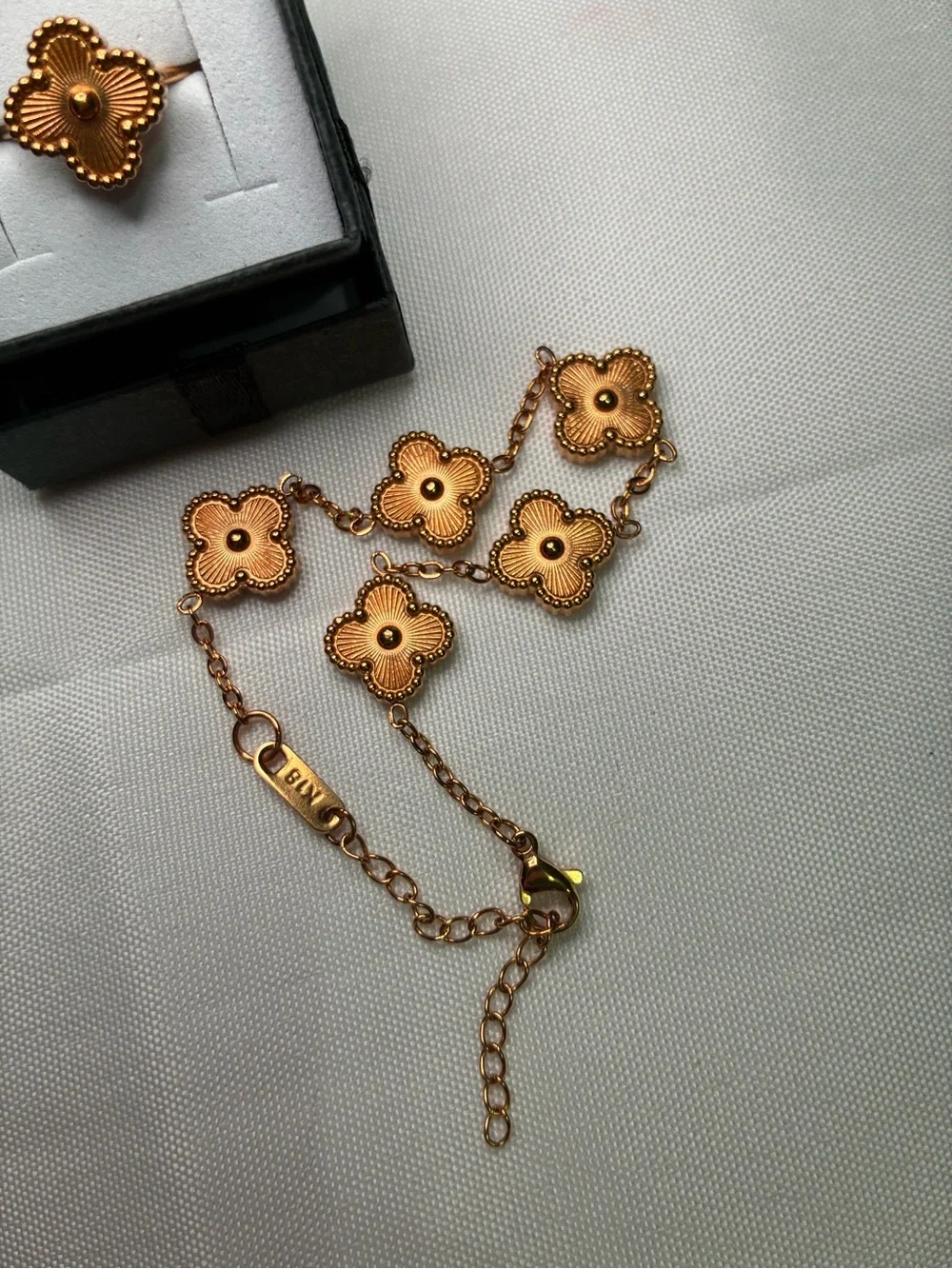 Vintage Y2K Style 18K Gold Toned Clover Motif Bracelet & Ring Set